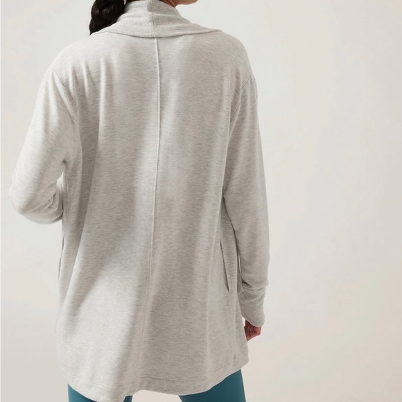 Athleta Pranayama Wrap, light heather gray, Size: XXS, NWT. MSRP: $89.00 - Picture 2 of 8